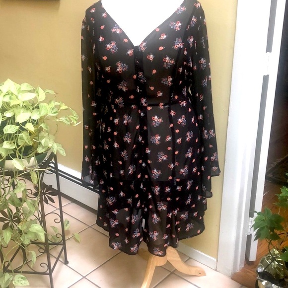 Torrid Black Floral Sheer Button Down Tunic Sz 4X - Picture 2 of 16